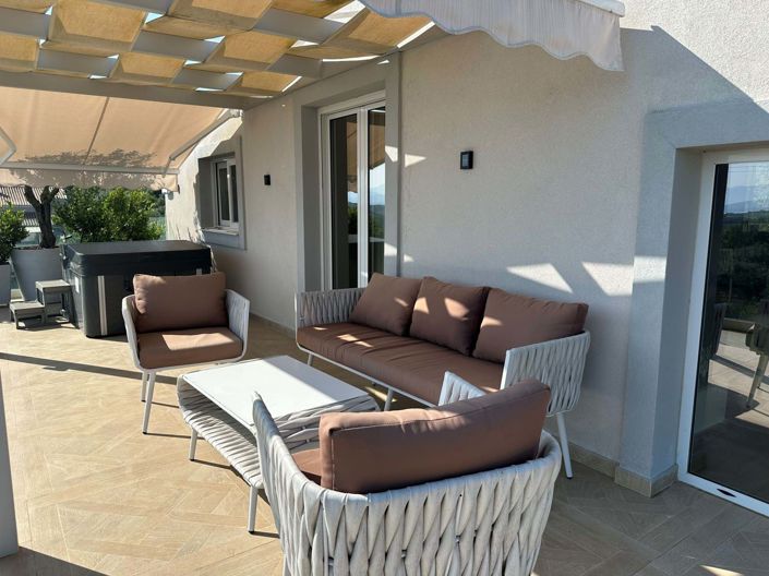 Image No.14-9 Bed House for sale