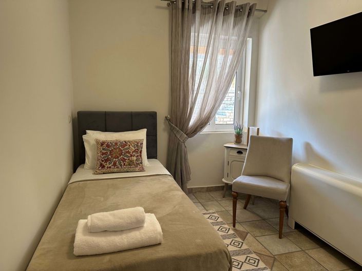 Image No.21-9 Bed House for sale