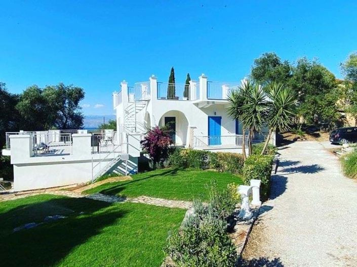 Image No.2-Propriété de 6 chambres à vendre à Kassiopi