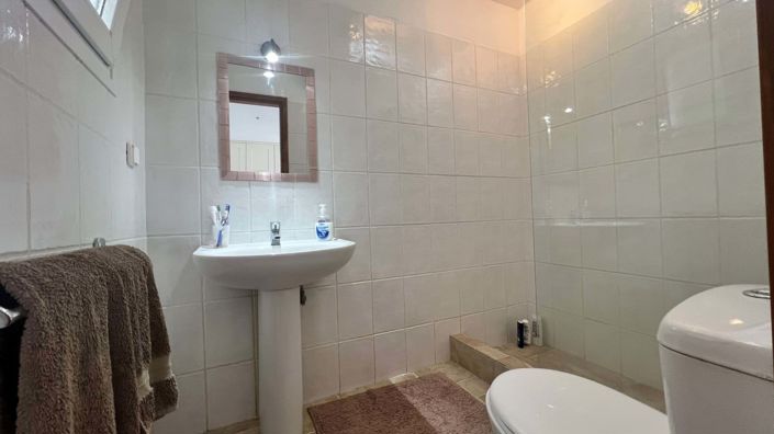 Image No.10-3 Bed House for sale