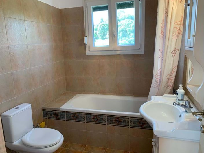 Image No.10-2 Bed House for sale