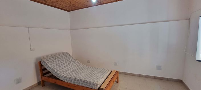 Image No.10-3 Bed House for sale