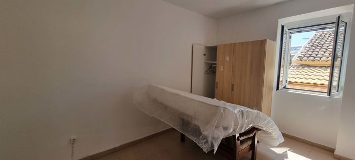 Image No.11-3 Bed House for sale