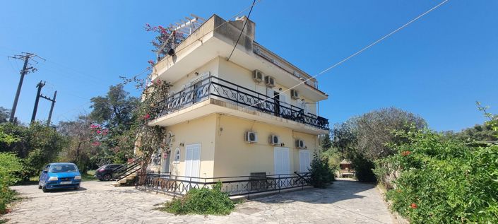 Image No.2-Propriété de 12 chambres à vendre à Lefkimmi