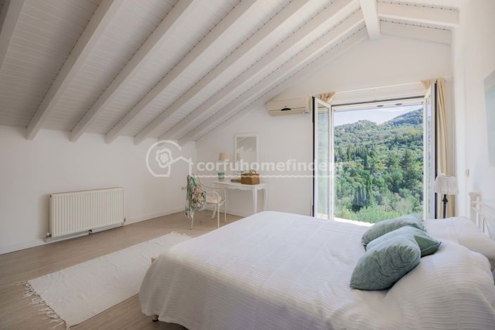 Image No.11-3 Bed House for sale