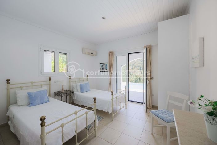 Image No.19-3 Bed House for sale