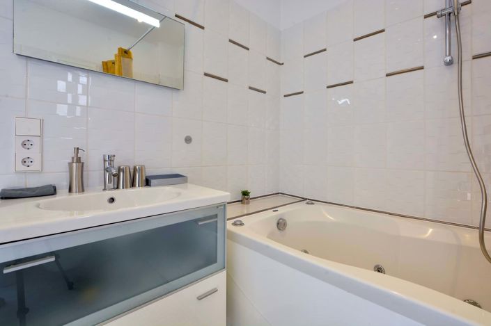 Image No.13-10 Bed House for sale