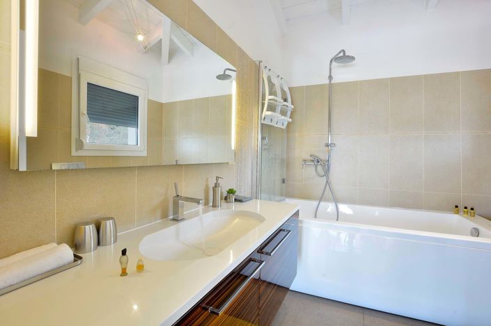 Image No.36-10 Bed House for sale