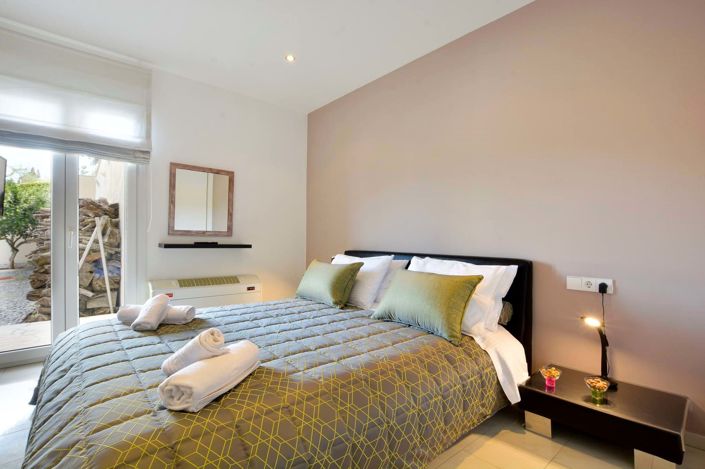 Image No.41-10 Bed House for sale