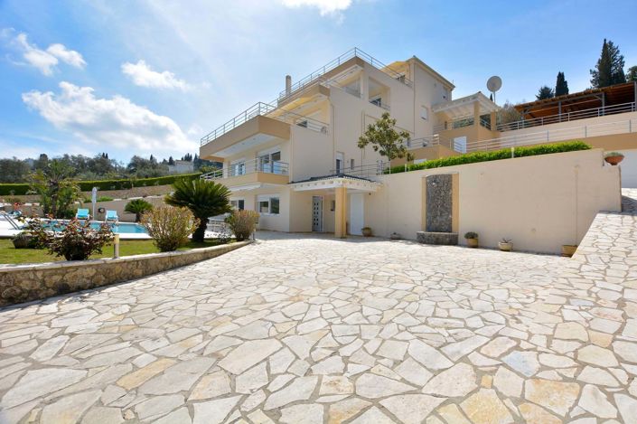 Image No.44-10 Bed House for sale