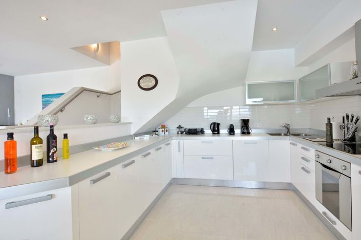 Image No.6-10 Bed House for sale