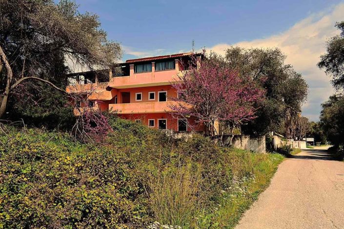 Image No.2-Propriété de 14 chambres à vendre à Corfou