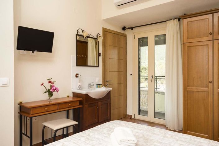 Image No.7-5 Bed House for sale