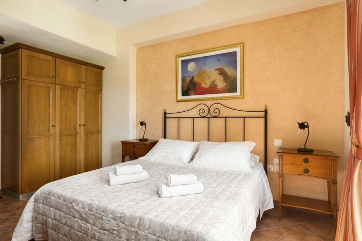 Image No.9-5 Bed House for sale