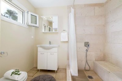 3b5c050e-528f-48d5-8dc8-09790a4563d4