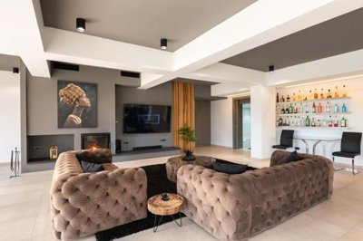 f21c9093-9a19-4483-ac6d-bb64e7d4f2ab