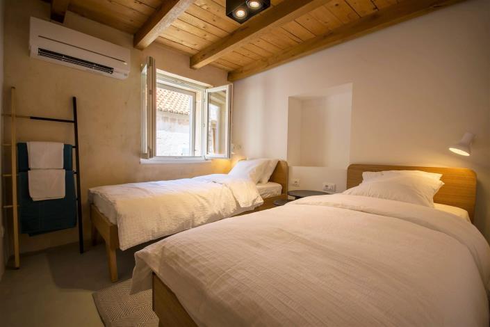 Image No.11-3 Bed Townhouse for sale