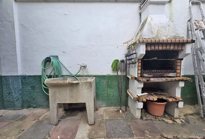 Image No.9-5 Bed House for sale