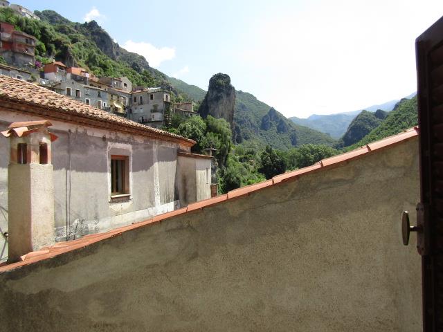 Image No.17-1 Bed Townhouse for sale