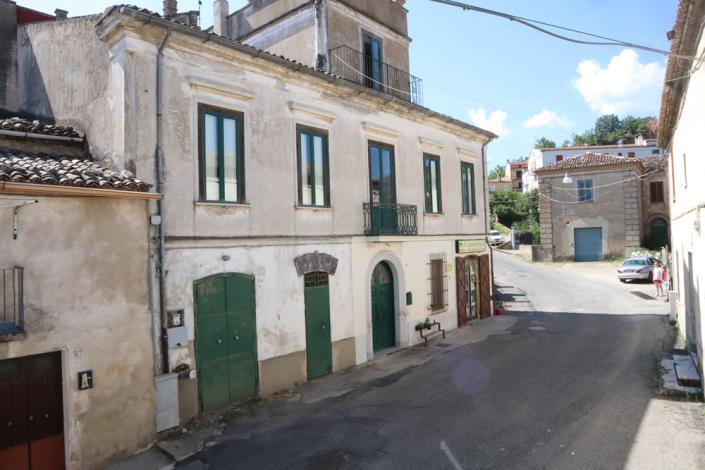 Image No.18-2 Bed Townhouse for sale