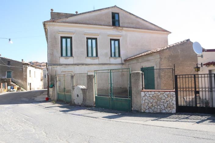 Image No.19-2 Bed Townhouse for sale