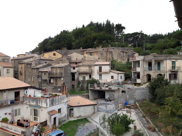 Image No.20-2 Bed Apartment for sale