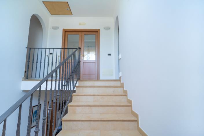 Image No.10-6 Bed Villa / Detached for sale