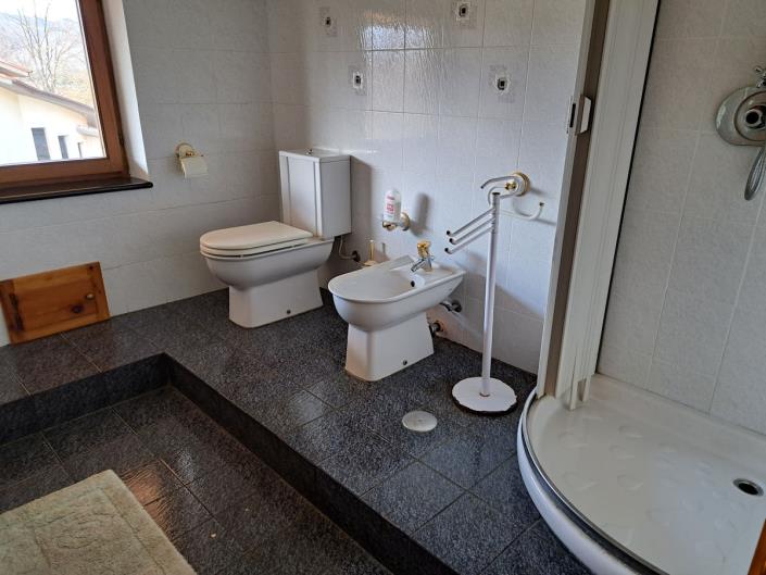 Image No.21-6 Bed House for sale