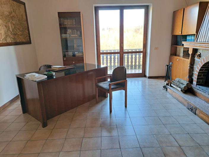 Image No.8-6 Bed House for sale