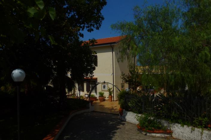 Image No.3-4 Bed Villa for sale