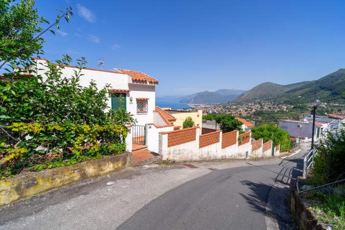 Image No.2-4 Bed Villa for sale