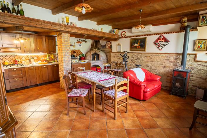 Image No.8-2 Bed Townhouse for sale