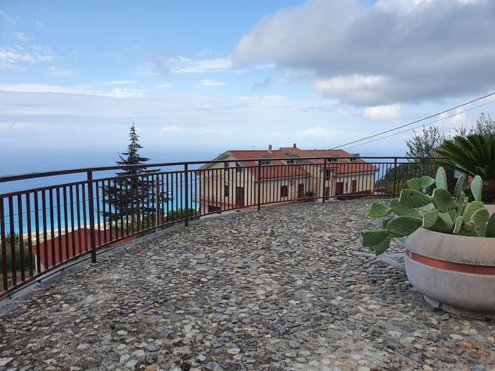 Image No.15-3 Bed Townhouse for sale