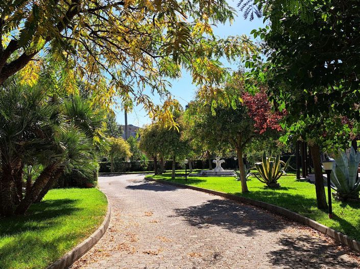 Image No.36-5 Bed Villa for sale