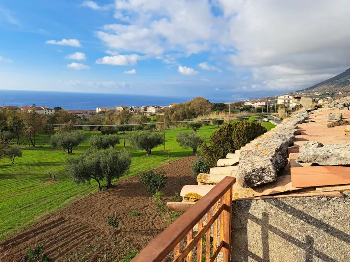 Image No.26-4 Bed Farmhouse for sale