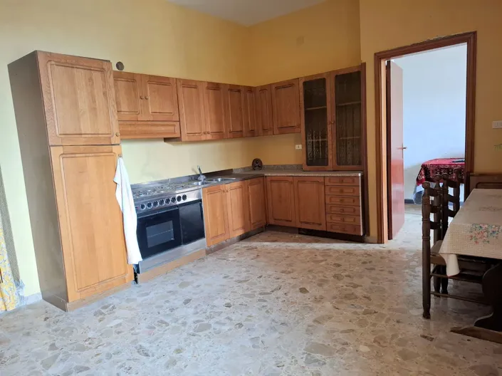 Image No.12-2 Bed House for sale