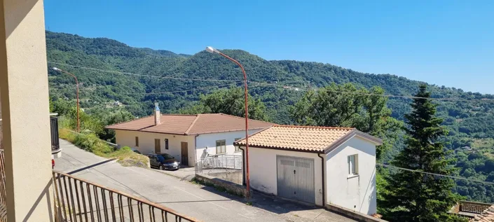 Image No.25-2 Bed House for sale