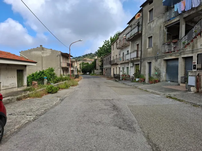 Image No.30-2 Bed House for sale