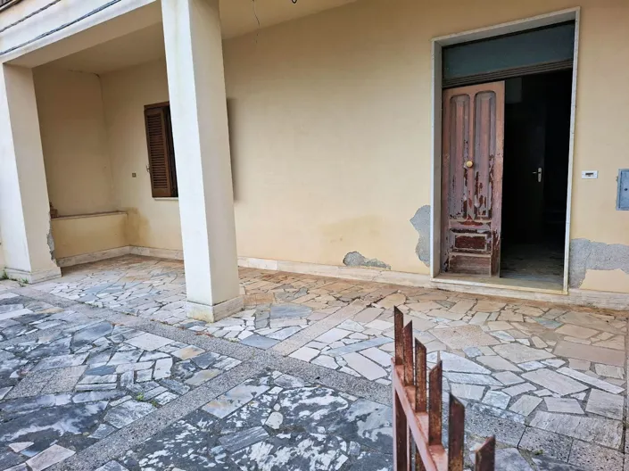 Image No.7-2 Bed House for sale