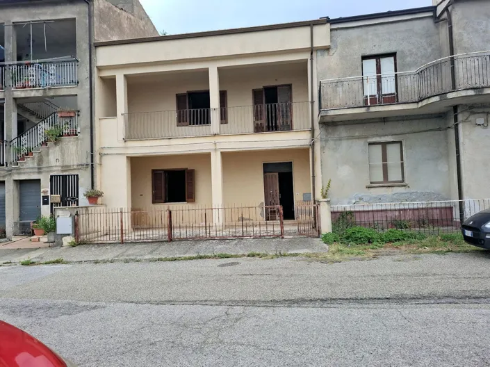 Image No.8-2 Bed House for sale