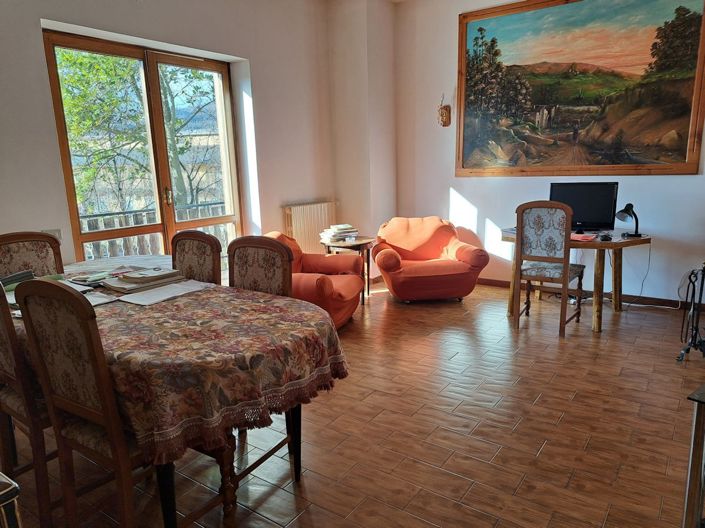 Image No.26-6 Bed House for sale