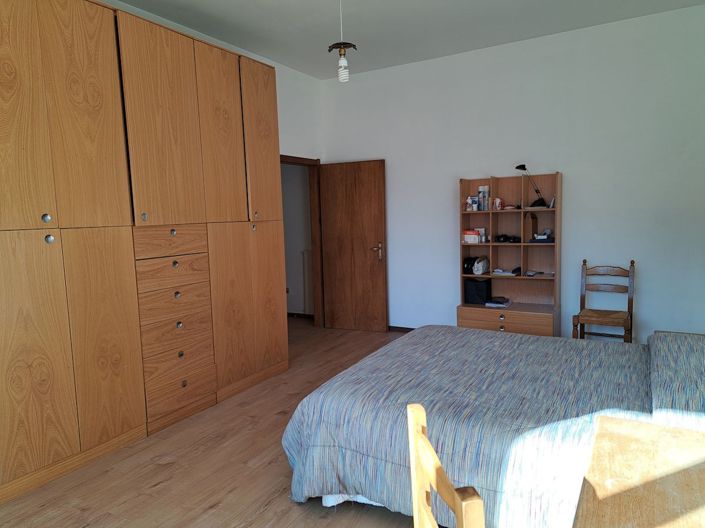 Image No.8-6 Bed House for sale