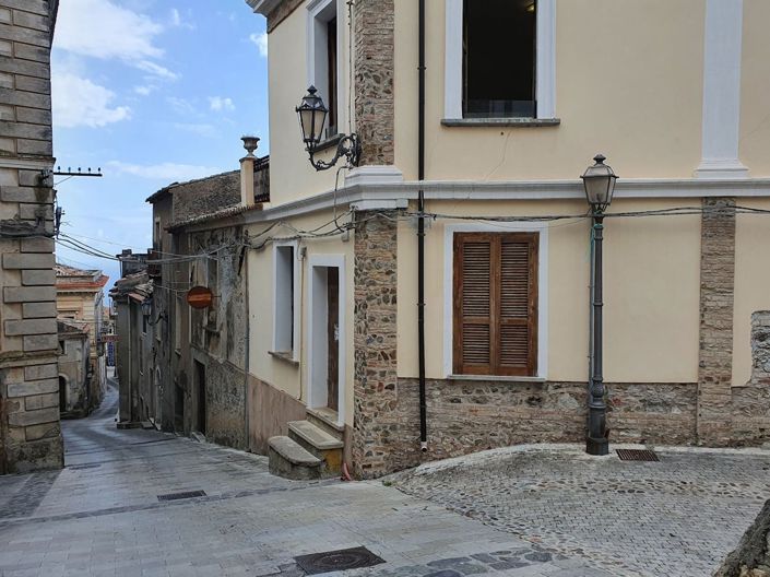 Image No.26-2 Bed Farmhouse for sale