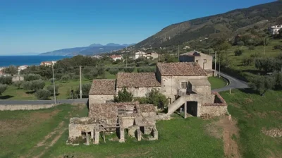 1 - San Lucido, Property