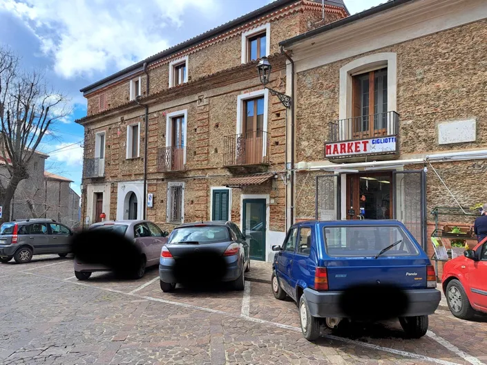 Image No.25-2 Bed Townhouse for sale