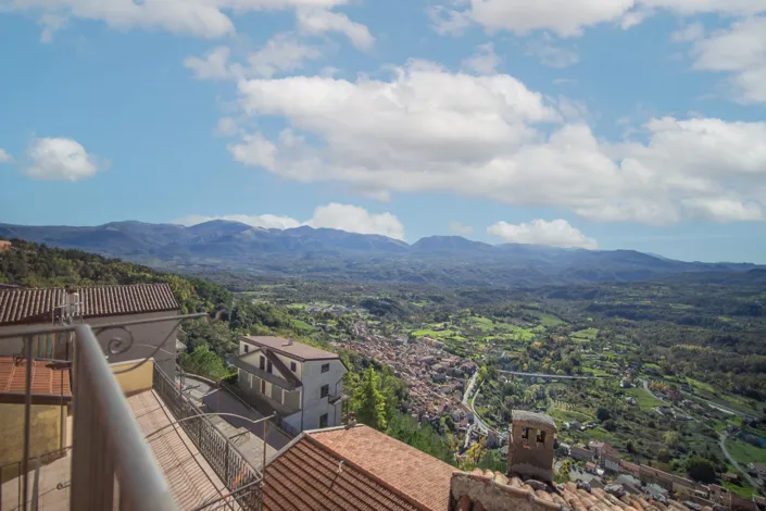 Image No.11-3 Bed Townhouse for sale