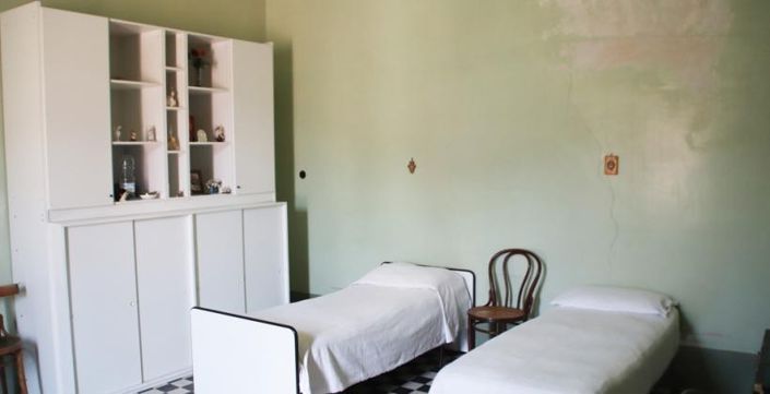 Image No.8-2 Bed House for sale