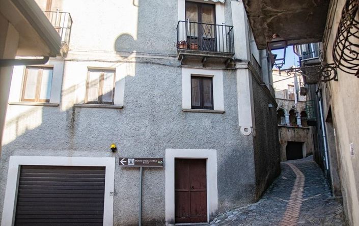 Image No.3-3 Bed Property for sale