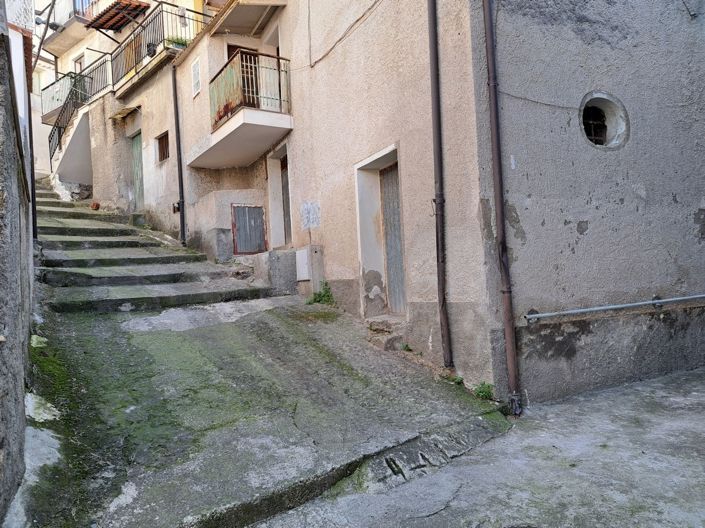 Image No.24-1 Bed Townhouse for sale