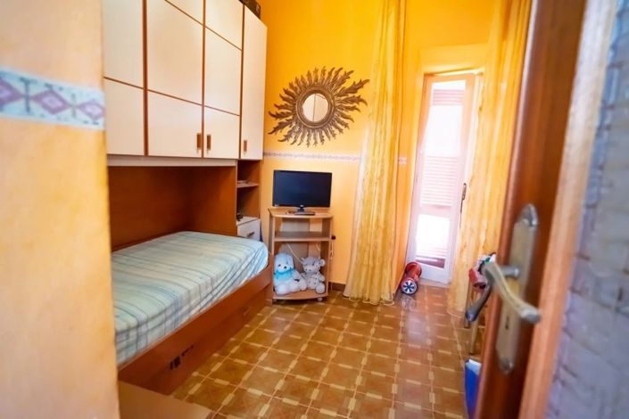 Image No.8-2 Bed Property for sale